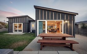 Kirimoko Retreat - Wanaka Holiday Home